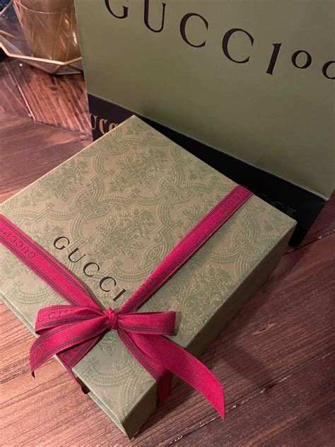 gucci complimentary gift wrapping|gucci christmas wrapping paper.